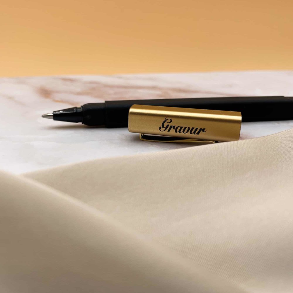 Rexhawood unsere produkte kugelschreiber individuelle gravur zum verschenken seitlich deckel auf detail